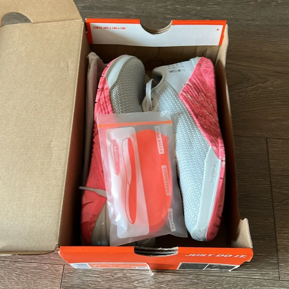 Nike Women’s Metcon 5 platinum grey/pink - Picture 5 of 6